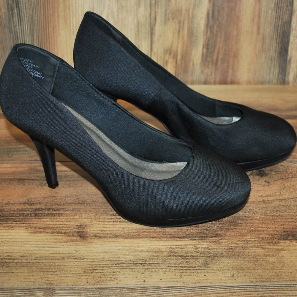 Chelsea Moreland Women's Size 9.5W 4" Pump